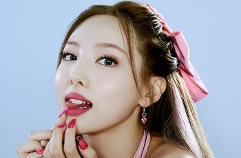 Nayeon TWICE bị tung clip đang chịch nhau với đại gia